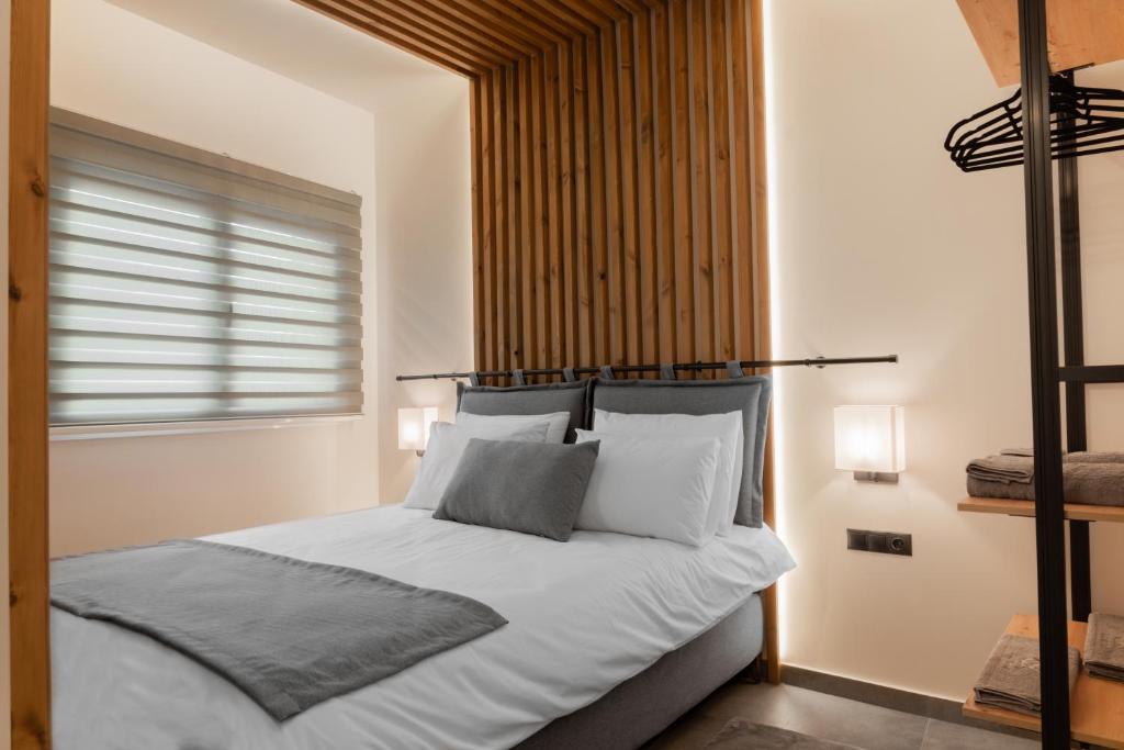 One-bedroom με ξύλινο slat partition