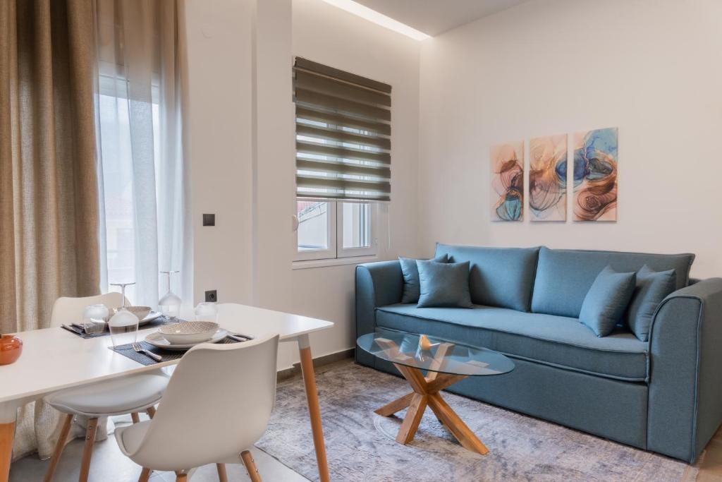 Premium living με μπλε καναπέ